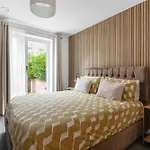 Beautiful Meadowbank Apartment With On-Street Parking